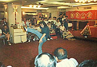 Master Lacey perfmorming at the Chow Lung (founder of Chow Gar) Anniversary memorial banquet, Hong Kong :::: 1988